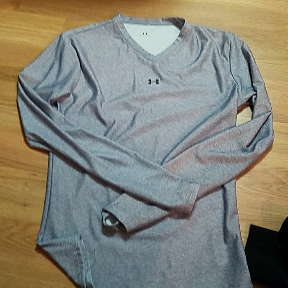 Never worn,LS Under Armour tshirt